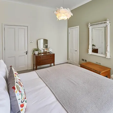 Host & - One Mulgrave Place بيت للعطل