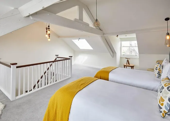 Host & - One Mulgrave Place Whitby