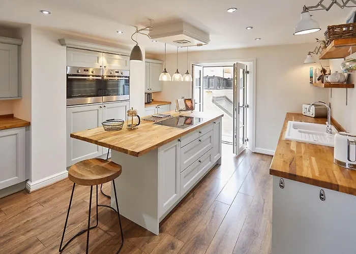 Host & - One Mulgrave Place