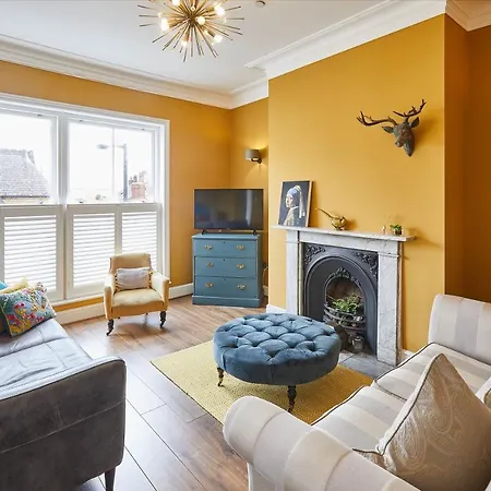 Host & - One Mulgrave Place * Whitby