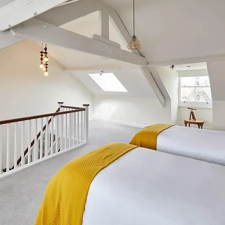 Host & - One Mulgrave Place Whitby