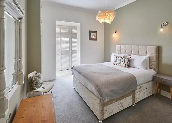 Host & - One Mulgrave Place