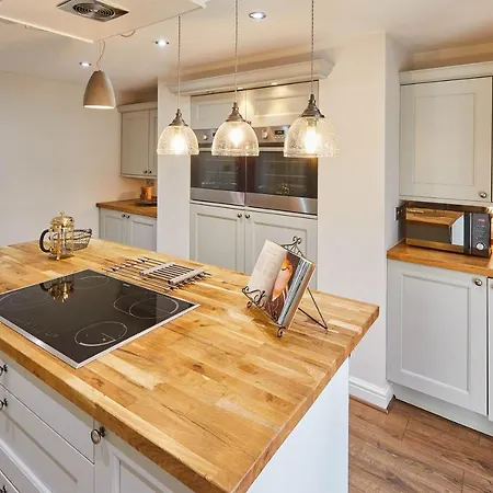 Host & - One Mulgrave Place *