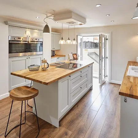 Host & - One Mulgrave Place